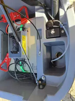 Fregadora con conductor sentado  ghibli & wirbel Ranger R 115 FD 85 BC Lithium (9)