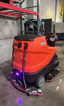 Ride On Floor Scrubber 2023  Noble NR1060 (2)