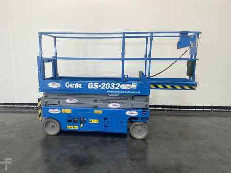 Scherenarbeitsbühne 2016  Genie GS-2032 (2)