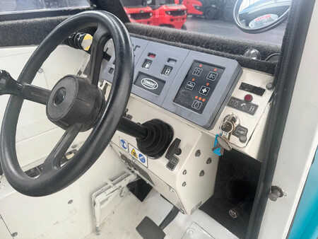 Veegmachine - TENNANT 800 (13)