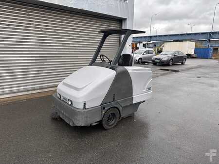 Päältäajettavat imulakaisukoneet 2013  Nilfisk SR 1601B (11)