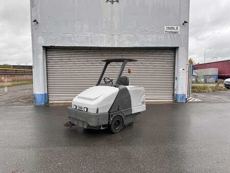 Päältäajettavat imulakaisukoneet 2013  Nilfisk SR 1601B (2)