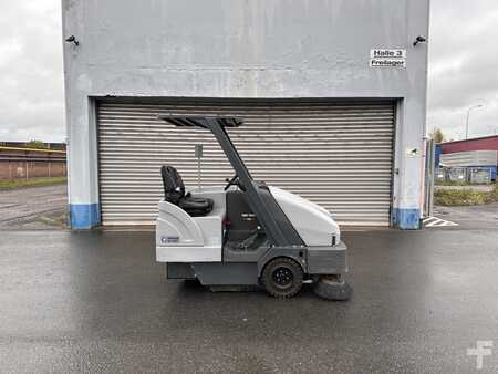 Päältäajettavat imulakaisukoneet 2013  Nilfisk SR 1601B (3)