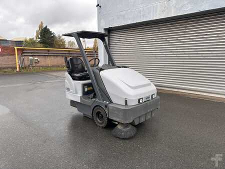 Päältäajettavat imulakaisukoneet 2013  Nilfisk SR 1601B (4)