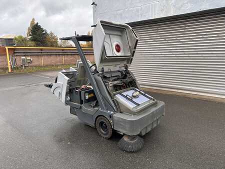 Päältäajettavat imulakaisukoneet 2013  Nilfisk SR 1601B (9)