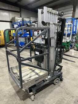 Vertical mast lift 2017  JLG 30AM (9)