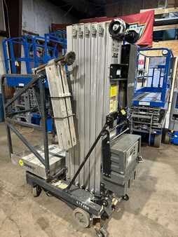 Vertical mast lift 2015  JLG 30AM (3)