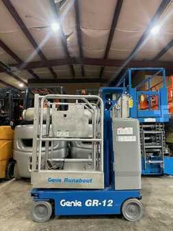 Vertical mast lift 2017  GENIE GR12 (1)