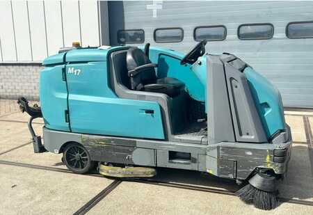 Aufsitz-Kehrsaugmaschine 2017  Tennant M17 (1)