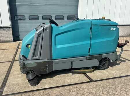 Aufsitz-Kehrsaugmaschine 2017  Tennant M17 (2)