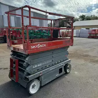 Scissor lift 2013  Skyjack sj4632 (1)