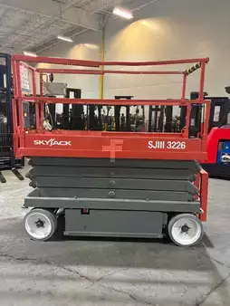 Plataforma de Tijera 2015  Skyjack sj3226 (1)