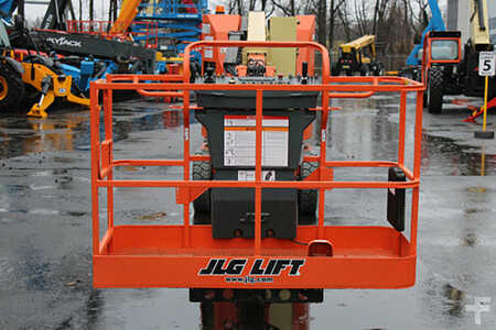 Articulating boom lift 2014 JLG E300AJP (10)