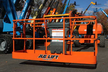 Plataforma Articulada  JLG 860SJ (2)