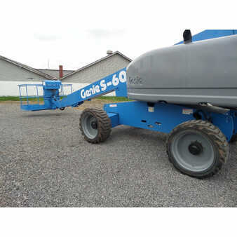 Telescopic boom lift 2007  Genie  (2)