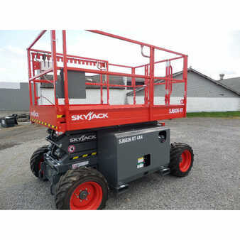 Scissor lift 2018  Skyjack sj6826rt (2)