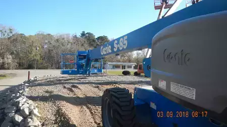Telescopic boom lift 2004  Genie  (2)