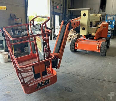 Articulating boom lift 2015 JLG E450AJ (7)