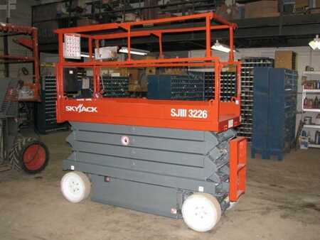 Scissor lift 2004 Skyjack SJIII3226 (2)