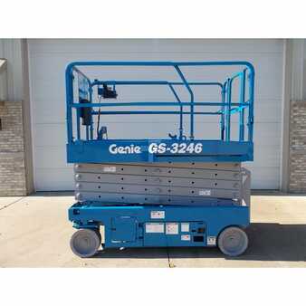 Scissor lift 2012  Genie gs-3246 (1)