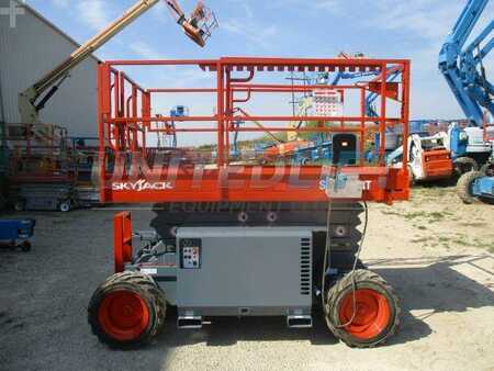 Scissor lift 2012  Skyjack sj6832rt (1)