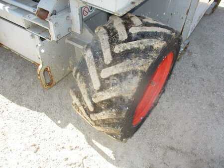 Scissor lift 2012  Skyjack sj6826rt (9)