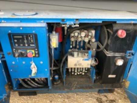 Scissor lift 2012  Genie gs3369rt (8)