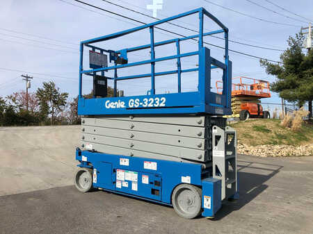 Scissor lift 2015  Genie gs3232 (1)