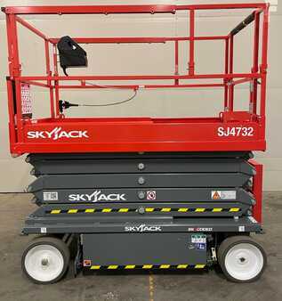 Scissor lift 2022  Skyjack sj4732 (1)