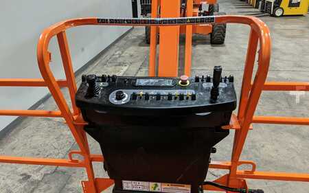 Articulating boom lift 2011 JLG 860SJ (22)