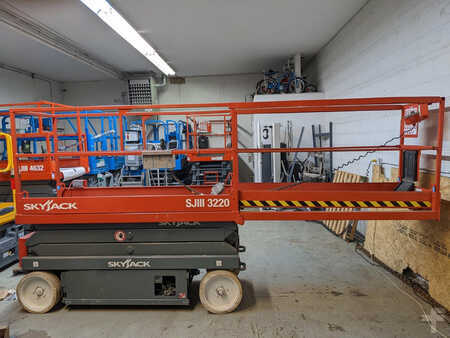 Plataforma Tijera 2011  Skyjack sjiii3220 (3)