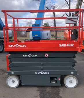 Scissor lift 2015  Skyjack sj4632 (1)