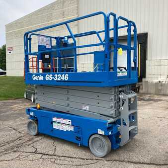 Scissor lift 2014  Genie gs-3246 (5)