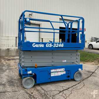 Scissor lift 2014  Genie gs-3246 (3)
