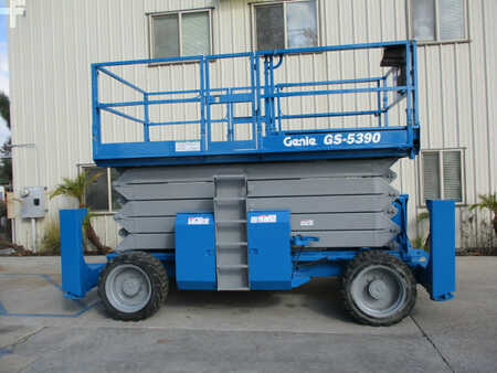 Scissor lift 2013  Genie gs5390rt (1)