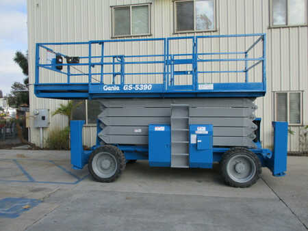 Scissor lift 2013  Genie gs5390rt (2)
