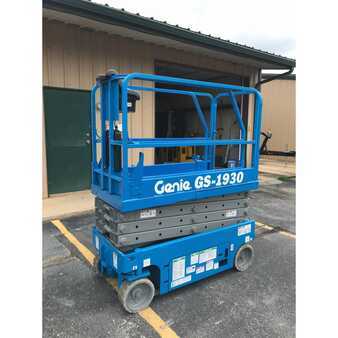 Scissor lift 2004  Genie gs1930 (1)