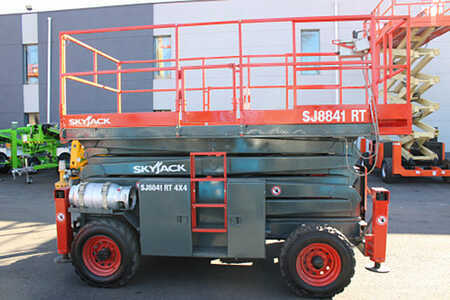 Scissor lift 2018  Skyjack sj8841rt (1)