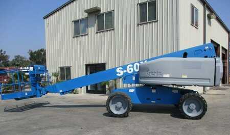 Telescopic boom lift 2013 Genie S60X (9)