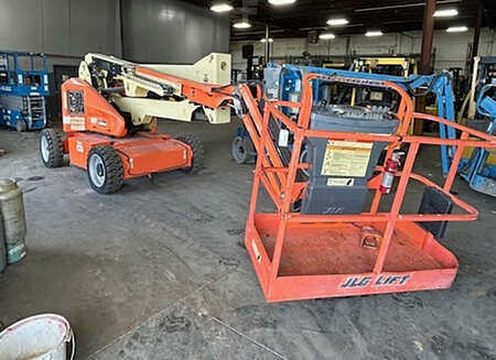 Telescopic boom lift 2015  JLG e450ajp (1)