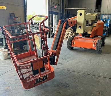 Telescopic boom lift 2015  JLG e450ajp (2)