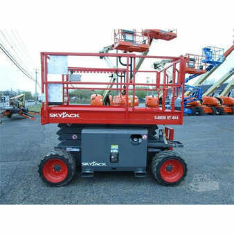 Scissor lift 2006  Skyjack sj6826rt (2)
