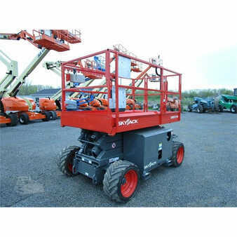 Scissor lift 2006  Skyjack sj6826rt (5)