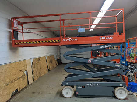 Scissor lift 2011 Skyjack SJIII3220 (2)