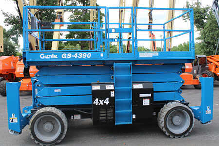 Scissor lift 2018  Genie gs4390rt (5)