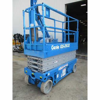 Scissor lift 2002  Genie sj3226 (2)