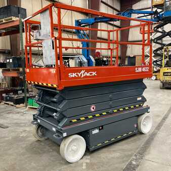 Articulating boom lift 2012 Skyjack SJ4632 (16)