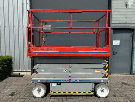 Piattaforme aeree a pantografo 2011  Skyjack SJ4632 (1)
