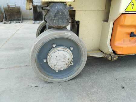 Piattaforme aeree a pantografo 2006  JLG 2030ES (9)