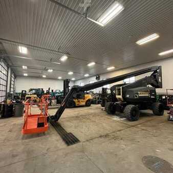 Articulating boom lift  JLG 800AJ (1)